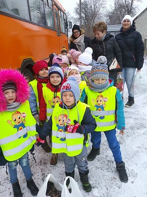 Grafika #12: Przedszkolaki pomagają zwierzętom