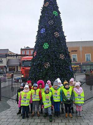 Grafika #16: Przedszkolaki pomagają zwierzętom