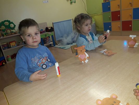 Grafika #9: Dzień Pluszowego Misia