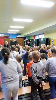 Grafika #13: Przedstawienie Jestem przyjacielem ludzi