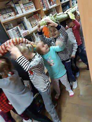 Grafika #2: Z wizytą w bibliotece