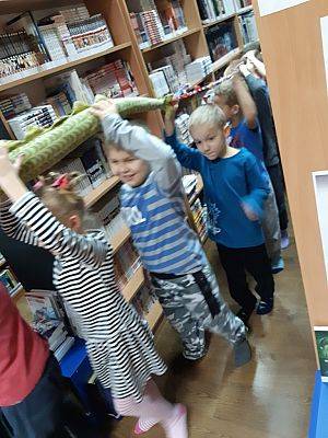 Grafika #4: Z wizytą w bibliotece