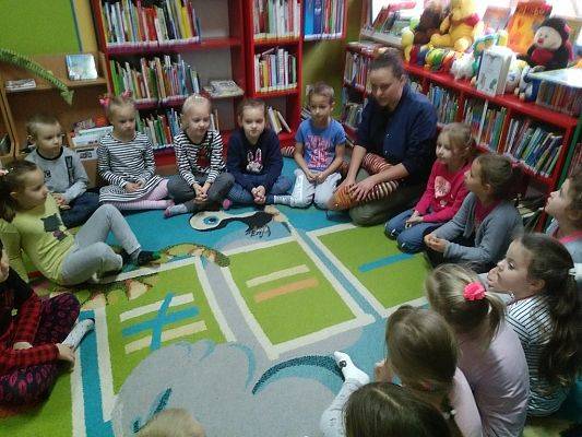 Grafika #11: Z wizytą w bibliotece