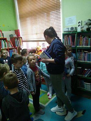 Grafika #12: Z wizytą w bibliotece