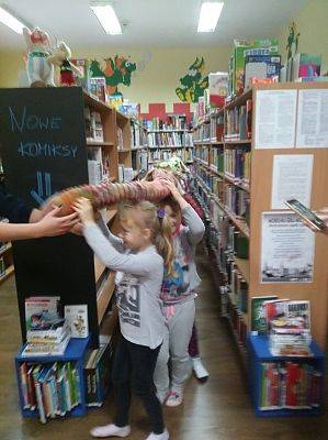 Grafika #13: Z wizytą w bibliotece