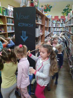 Grafika #16: Z wizytą w bibliotece