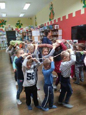 Grafika #17: Z wizytą w bibliotece