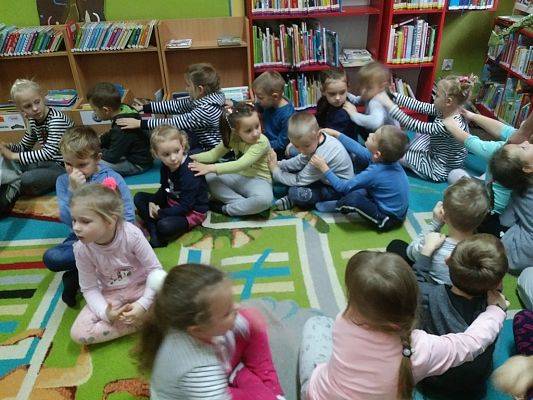 Grafika #20: Z wizytą w bibliotece