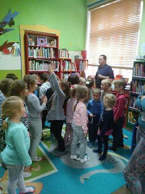 Grafika #21: Z wizytą w bibliotece