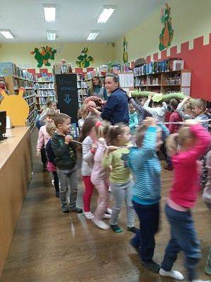 Grafika #22: Z wizytą w bibliotece