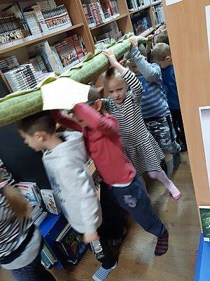 Grafika #3: Z wizytą w bibliotece