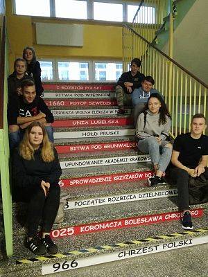 Grafika #0: Realizacja projektu z historii -"Nasza szkoła patriotyzmem stoi ".