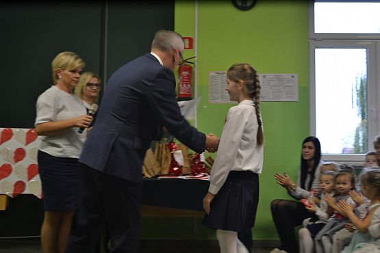 Grafika #2: Podsumowanie szkolnych konkursów: Mistrz Dat , Droga Polski do Niepodległości oraz "Mistrz Ortografii" w "Niepodległościowym Konkursie Ortograficznym"