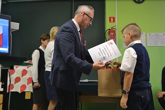 Grafika #14: Podsumowanie szkolnych konkursów: Mistrz Dat , Droga Polski do Niepodległości oraz "Mistrz Ortografii" w "Niepodległościowym Konkursie Ortograficznym"