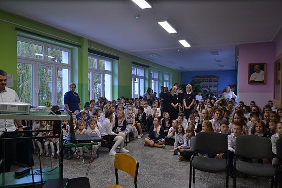 Grafika #1: Uroczyste odśpiewanie Hymnu Państwowego