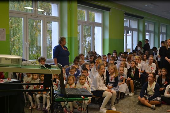 Grafika #2: Uroczyste odśpiewanie Hymnu Państwowego