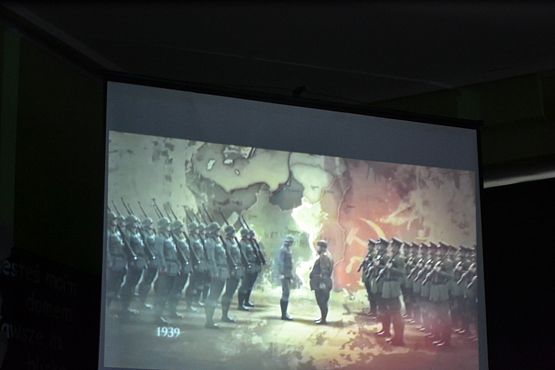 Grafika #3: Uroczyste odśpiewanie Hymnu Państwowego