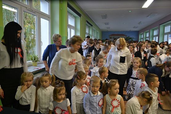 Grafika #10: Uroczyste odśpiewanie Hymnu Państwowego