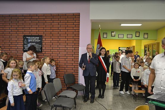 Grafika #12: Uroczyste odśpiewanie Hymnu Państwowego