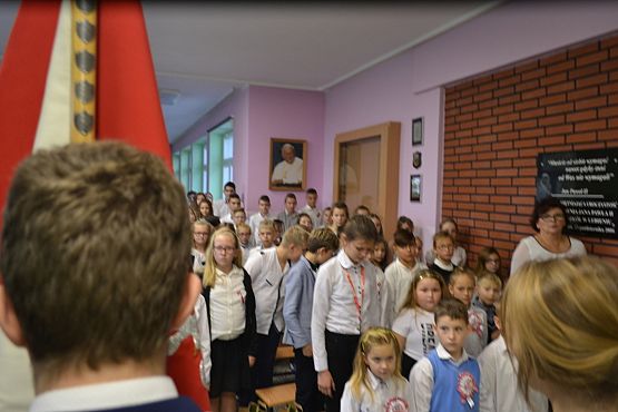 Grafika #13: Uroczyste odśpiewanie Hymnu Państwowego