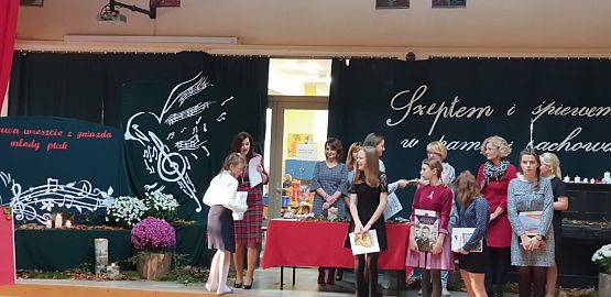 Grafika #8: Sukces Katarzyny Paprockiej w Powiatowym Konkursie Recytatorskim