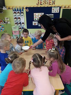 Grafika #0: Dzień Dziewczynek w najmłodszej grupie przedszkolnej