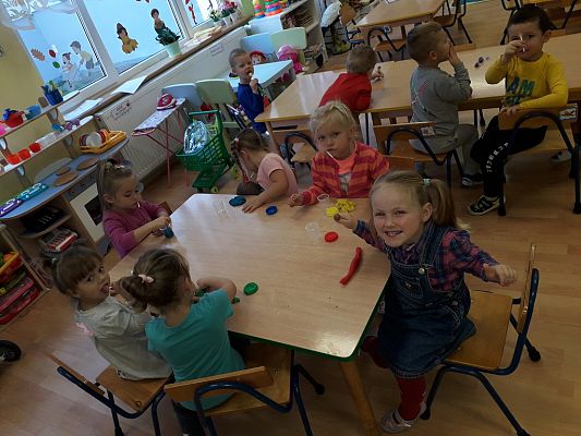 Grafika #5: Dzień Dziewczynek w najmłodszej grupie przedszkolnej