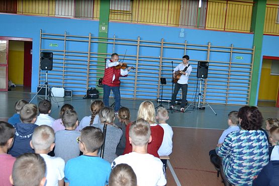 Grafika #5: KONCERT PATRIOTYCZNY – PRZEBOJE MISTRZÓW MUZYKI POLSKIEJ