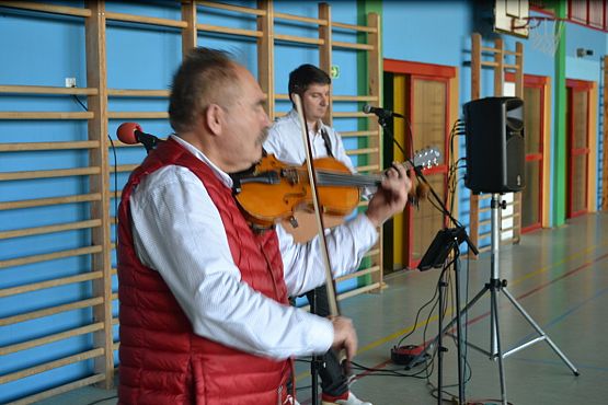 Grafika #8: KONCERT PATRIOTYCZNY – PRZEBOJE MISTRZÓW MUZYKI POLSKIEJ