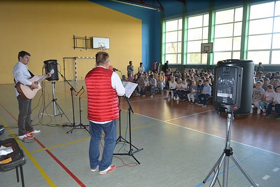 Grafika #9: KONCERT PATRIOTYCZNY – PRZEBOJE MISTRZÓW MUZYKI POLSKIEJ