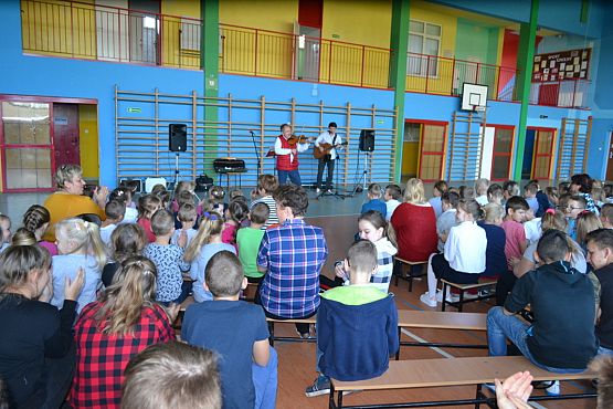 Grafika #10: KONCERT PATRIOTYCZNY – PRZEBOJE MISTRZÓW MUZYKI POLSKIEJ