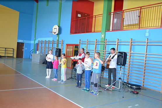 Grafika #11: KONCERT PATRIOTYCZNY – PRZEBOJE MISTRZÓW MUZYKI POLSKIEJ