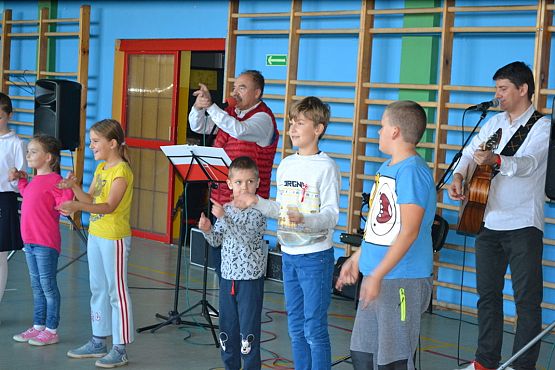 Grafika #13: KONCERT PATRIOTYCZNY – PRZEBOJE MISTRZÓW MUZYKI POLSKIEJ