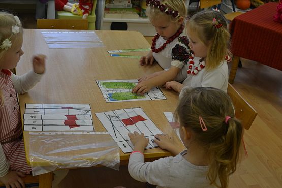 Grafika #12: POKAZ MODY PATRIOTYCZNEJ