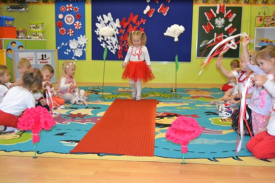 Grafika #21: POKAZ MODY PATRIOTYCZNEJ