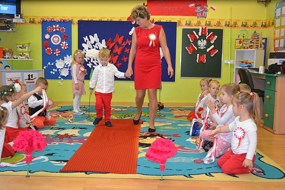 Grafika #22: POKAZ MODY PATRIOTYCZNEJ