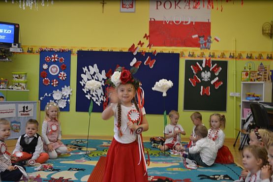 Grafika #23: POKAZ MODY PATRIOTYCZNEJ