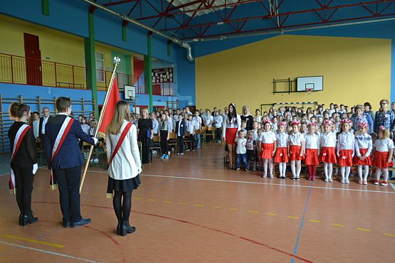 Grafika #2: 100-lecie odzyskania niepodległości – uroczysty apel