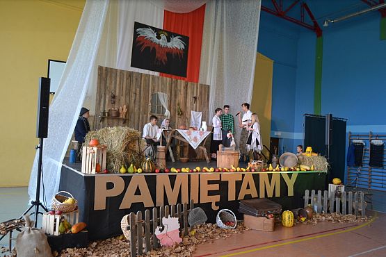 Grafika #3: 100-lecie odzyskania niepodległości – uroczysty apel