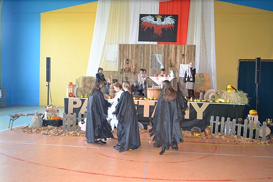 Grafika #12: 100-lecie odzyskania niepodległości – uroczysty apel