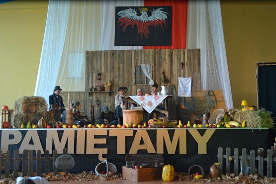 Grafika #20: 100-lecie odzyskania niepodległości – uroczysty apel