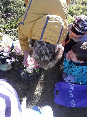 Grafika #3: Dzień zadumy w przedszkolu