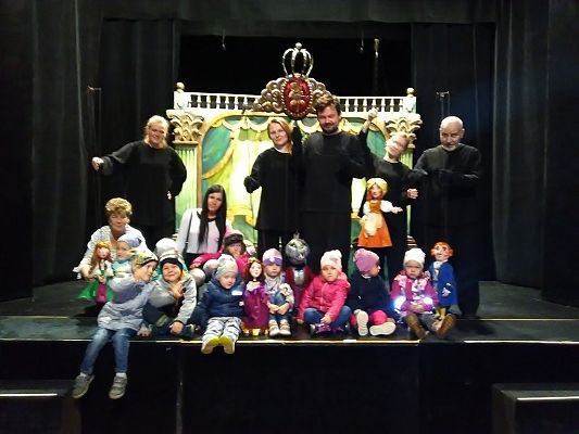 Grafika #1: Wycieczka przedszkolaków do Teatru Tęcza w Słupsku