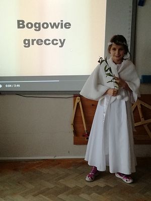 Grafika #6: Uczniowie klasy V wcielili sie w rolę Bogów starożytnej Grecji