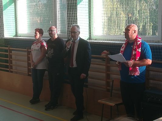 Grafika #5: Turniej minipiłki siatkowej z okazji 100 - lecia odzyskania przez Polskę Niepodległości.