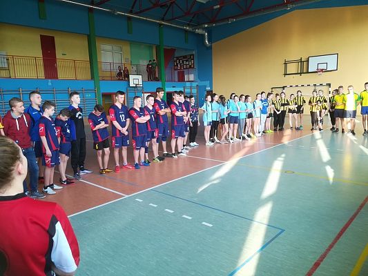 Grafika #1: Zawody w unihokeju dziewcząt i chłopców