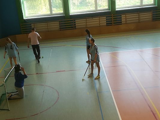 Grafika #4: Zawody w unihokeju dziewcząt i chłopców