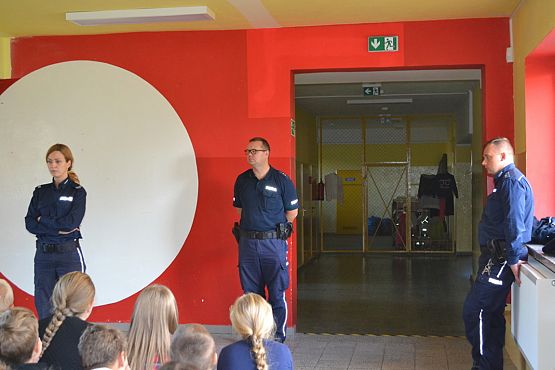 Grafika #3: SPOTKANIE Z POLICJANTAMI Z KOMENDY POWIATOWEJ POLICJI W LĘBORKU