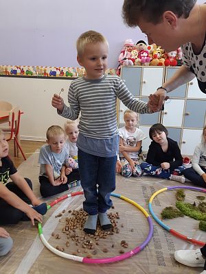 Grafika #3: Jesienna ścieżka sensoryczna