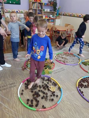 Grafika #16: Jesienna ścieżka sensoryczna